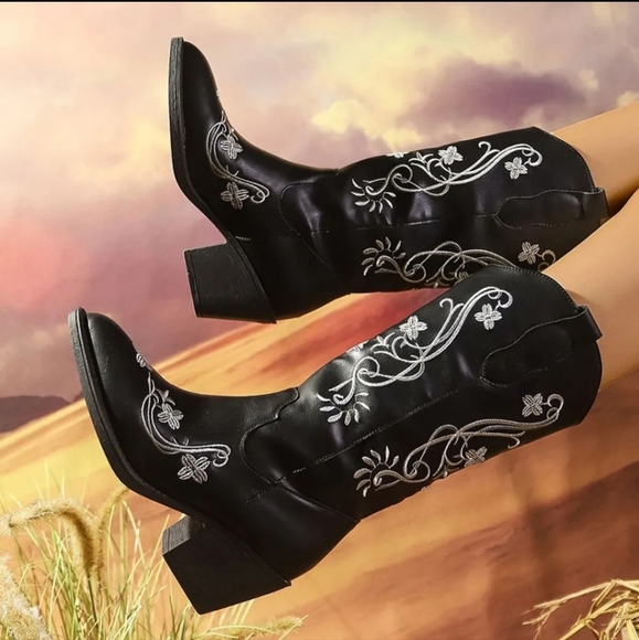 Point Toe Block Heels Boots - Picture 3 of 5